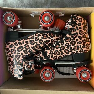 Leopard impala rollerskates